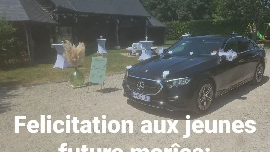 Berline VTC sur une route de campagne sarthoise